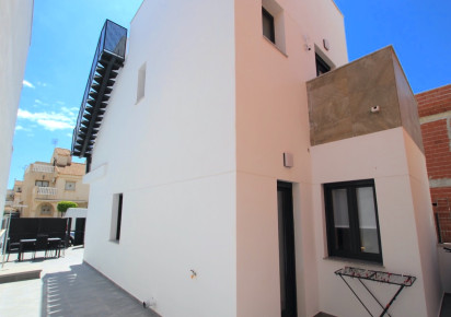 Sale · Villa · Torrevieja - El Hondo