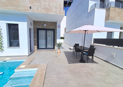 Sale · Villa · Torrevieja - El Hondo