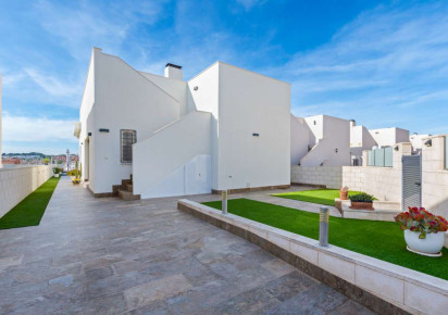 Sale · Villa · Villamartin