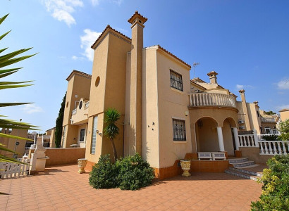 Semidetached villa - Resale - Orihuela Costa - Villamartin area