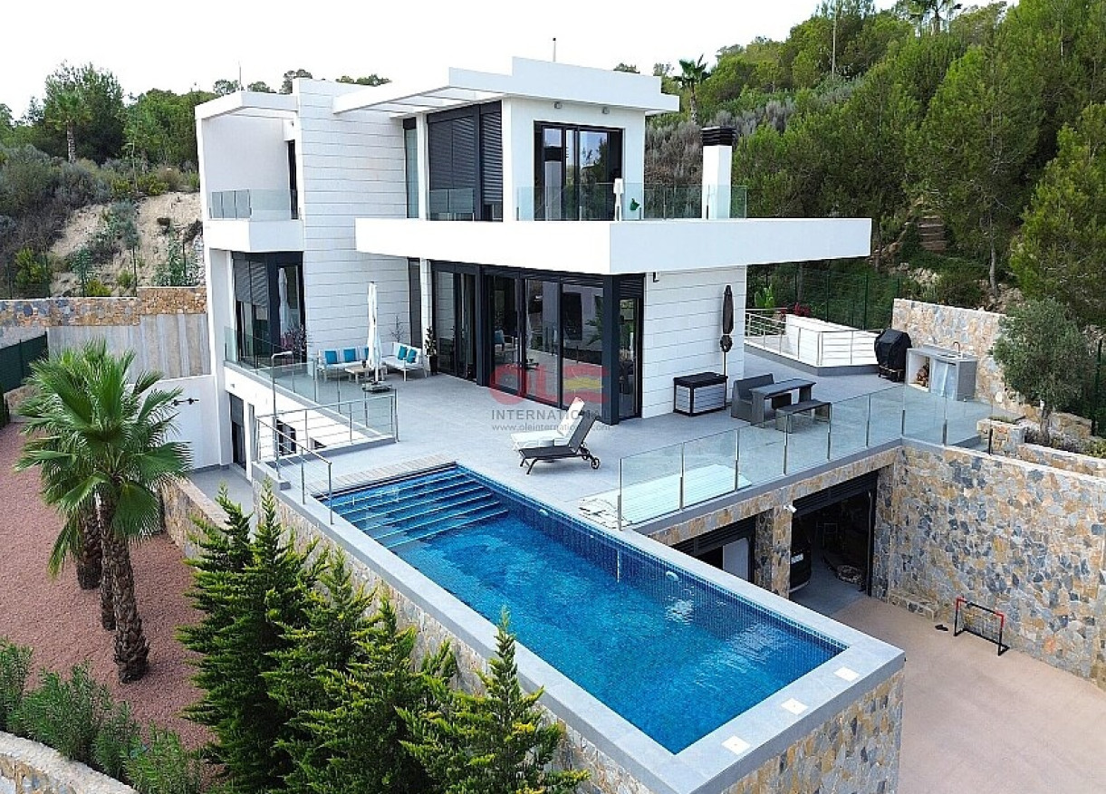 Villa · Resale · Colinas Golf · OL-25406