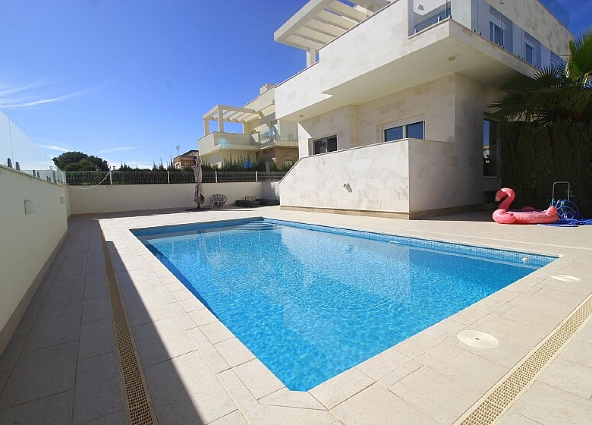 Villa · Resale · Orihuela Costa · OL-45677