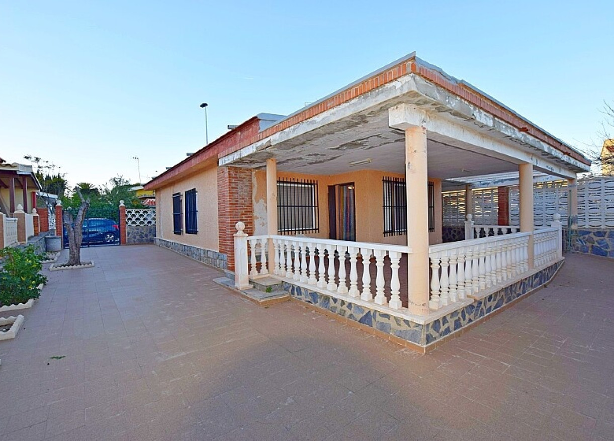 Villa · Resale · Torrevieja · OL-90562