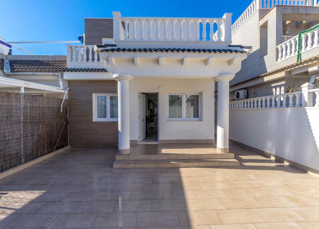 Villa · Resale · Torrevieja · TBHUR-16364