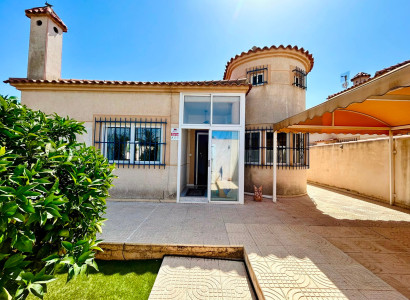 - VILLA - Reventa - Torrevieja - Urbanización San Luis