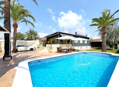 Villa - Sale - Torrevieja - Rocio del Mar