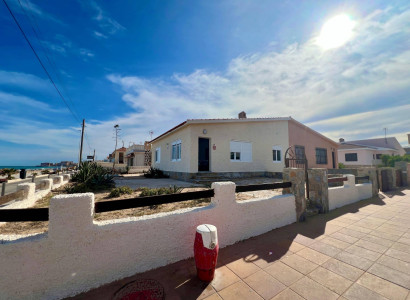 Villa / Semi detached - Sale - La Mata - La Mata