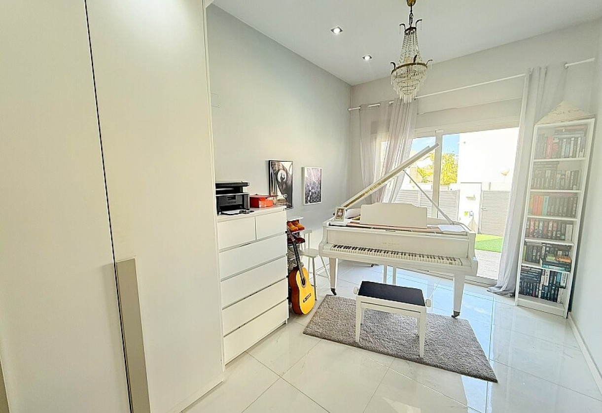 Rynek wtórny · Luxury villa · Orihuela Costa · villamartin