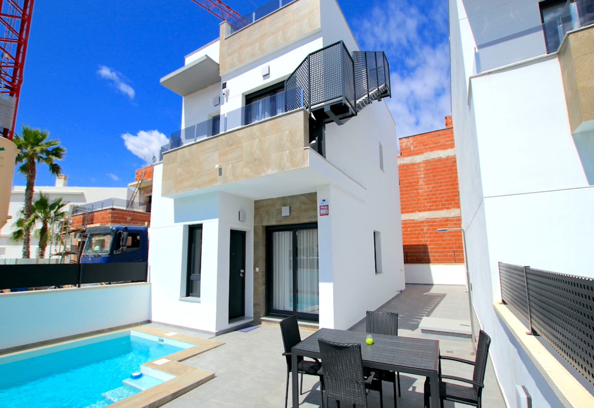Sale · Villa · Torrevieja - El Hondo