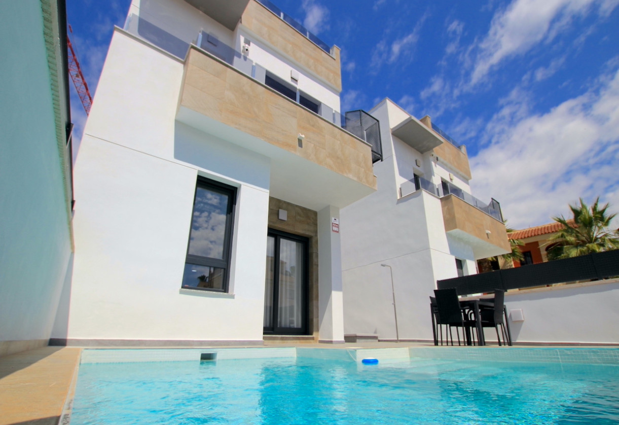 Sale · Villa · Torrevieja - El Hondo