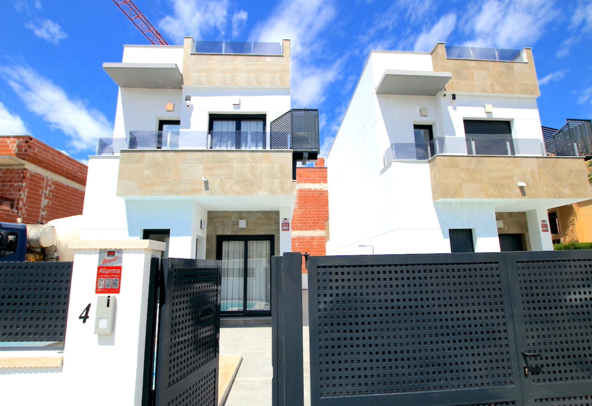 Sale · Villa · Torrevieja - El Hondo