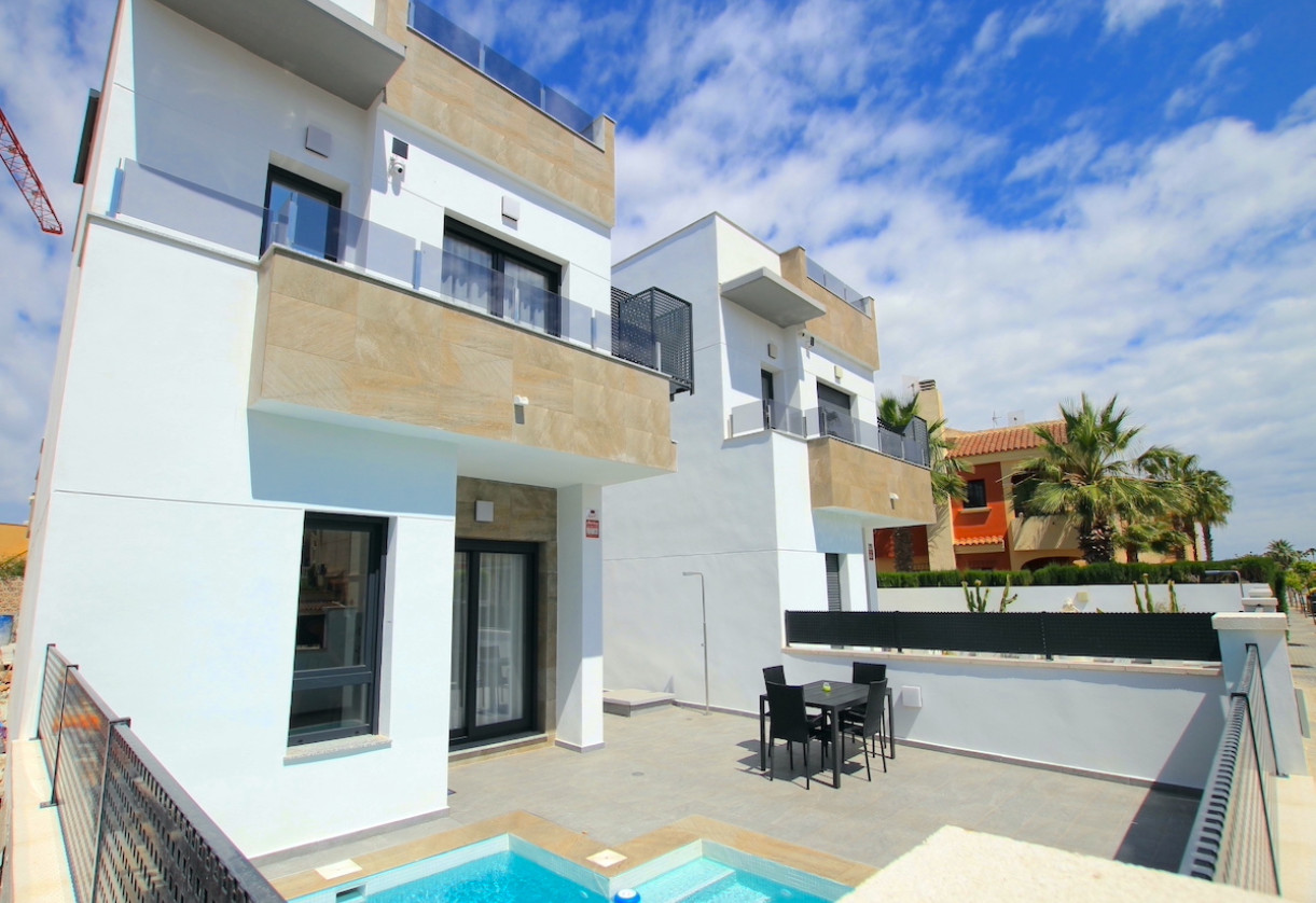 Sale · Villa · Torrevieja - El Hondo