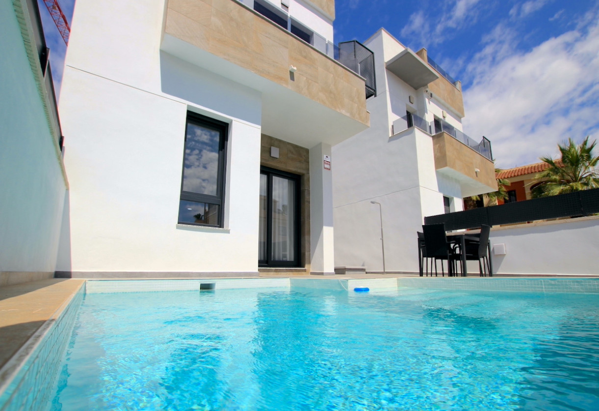 Sale · Villa · Torrevieja - El Hondo