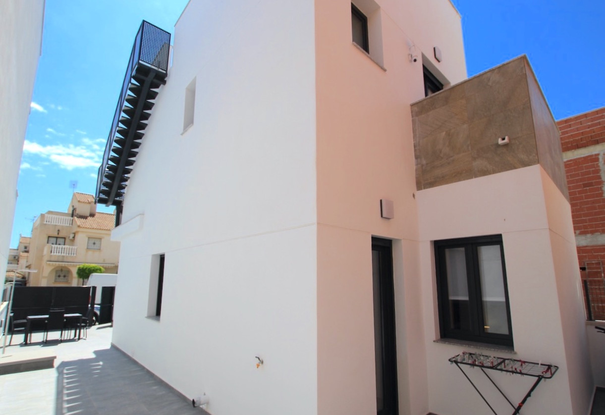 Sale · Villa · Torrevieja - El Hondo