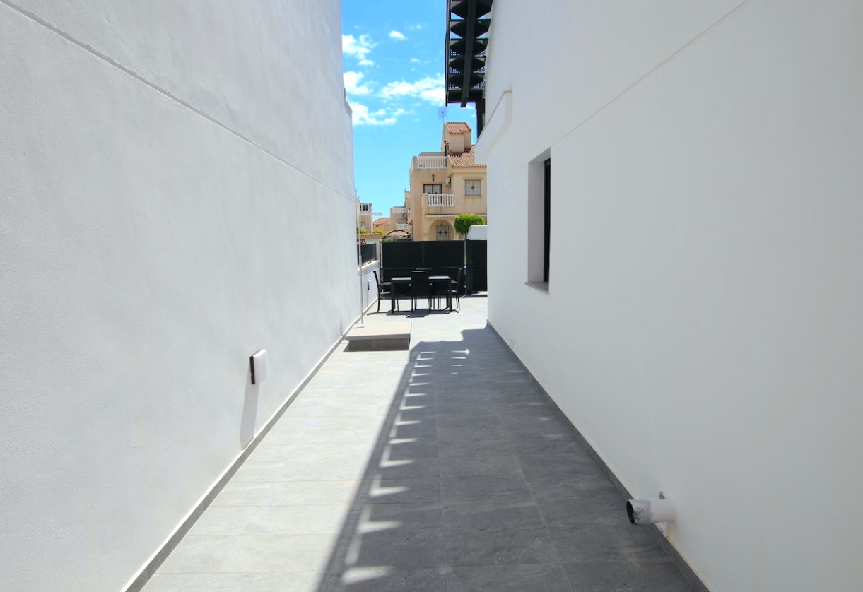 Sale · Villa · Torrevieja - El Hondo