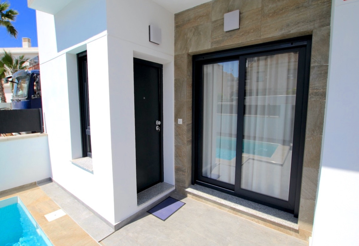 Sale · Villa · Torrevieja - El Hondo