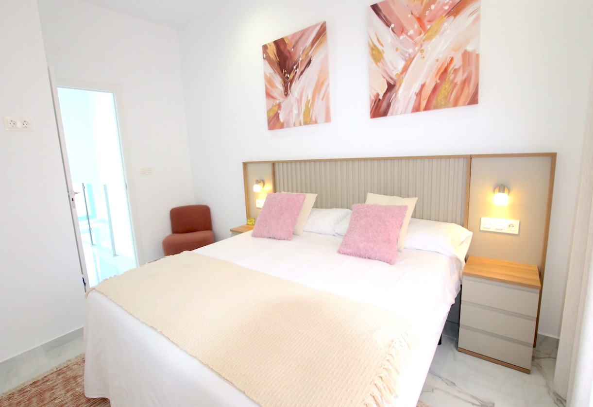 Sale · Villa · Torrevieja - El Hondo