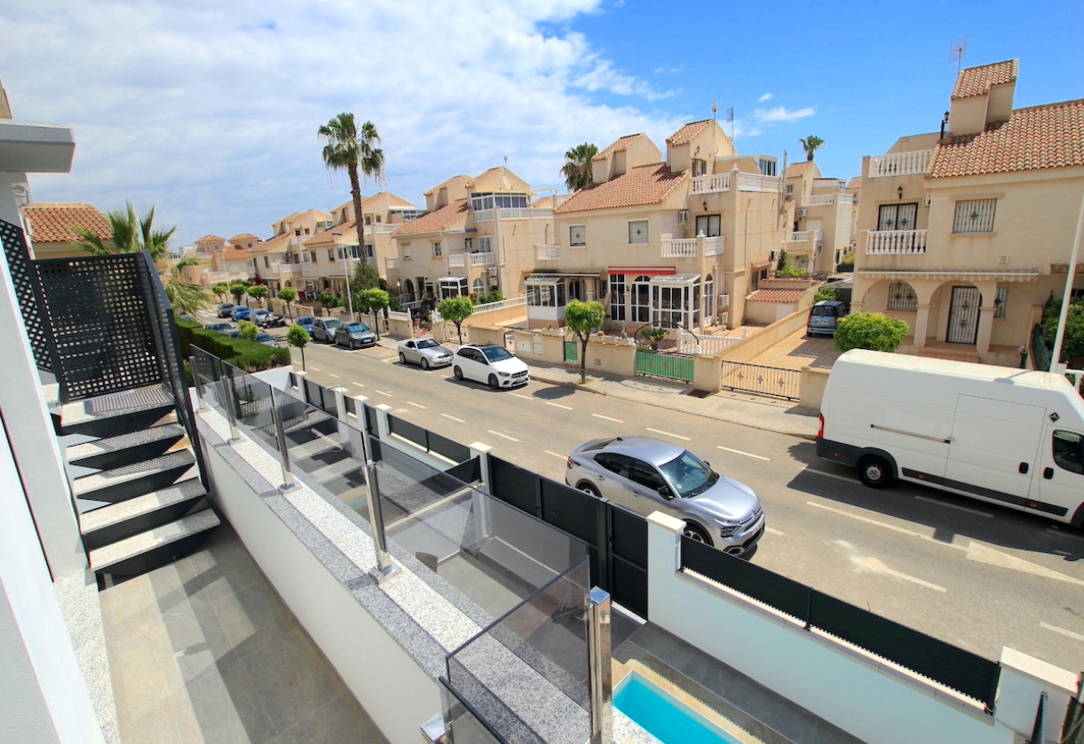 Sale · Villa · Torrevieja - El Hondo