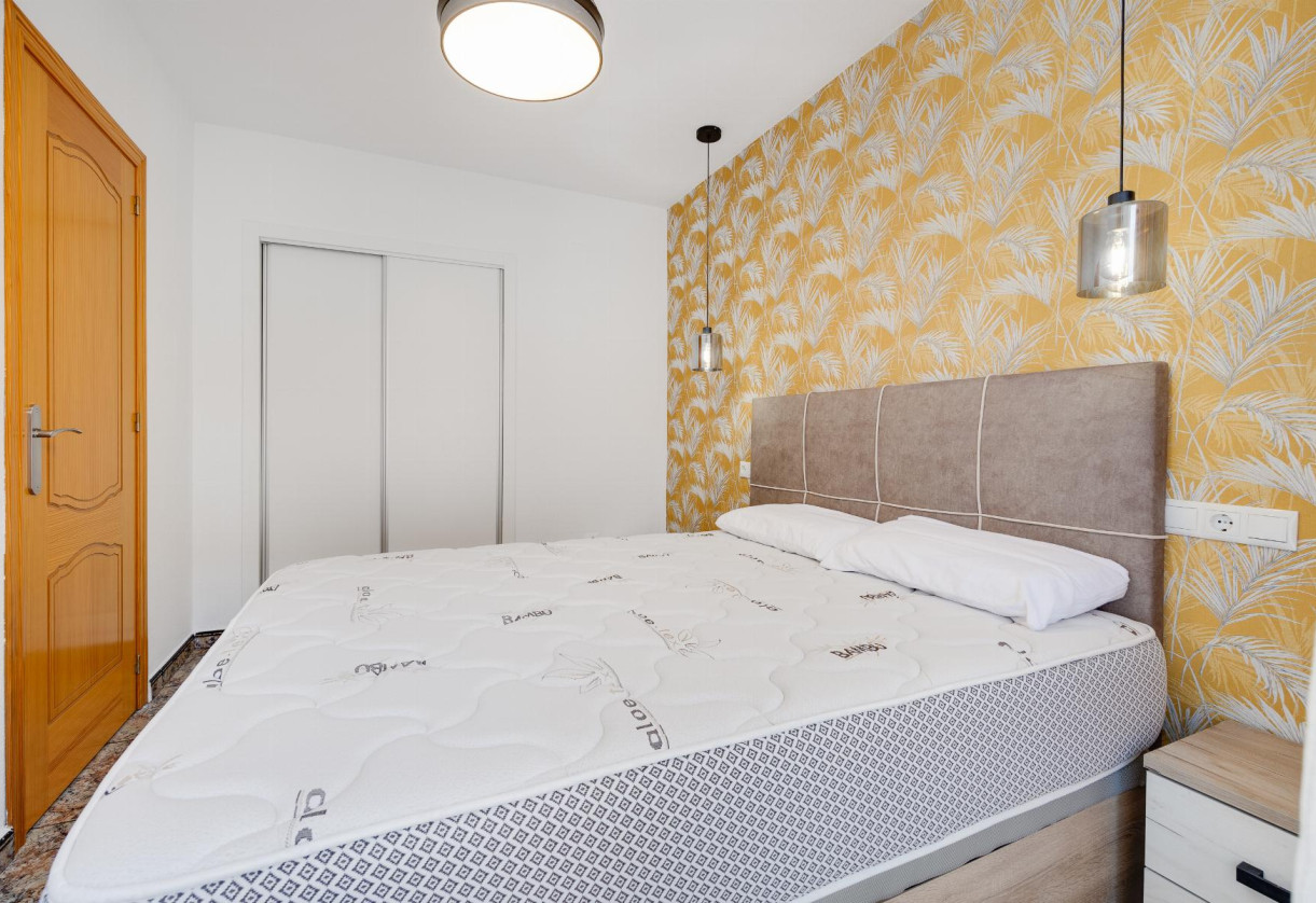 Rynek wtórny · APARTAMENTO · Torrevieja · PLAYA NAUFRAGOS