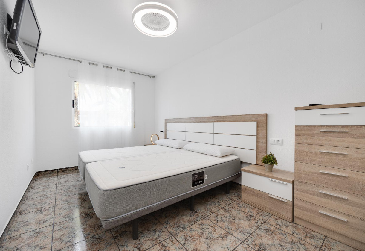 Rynek wtórny · APARTAMENTO · Torrevieja · PLAYA NAUFRAGOS