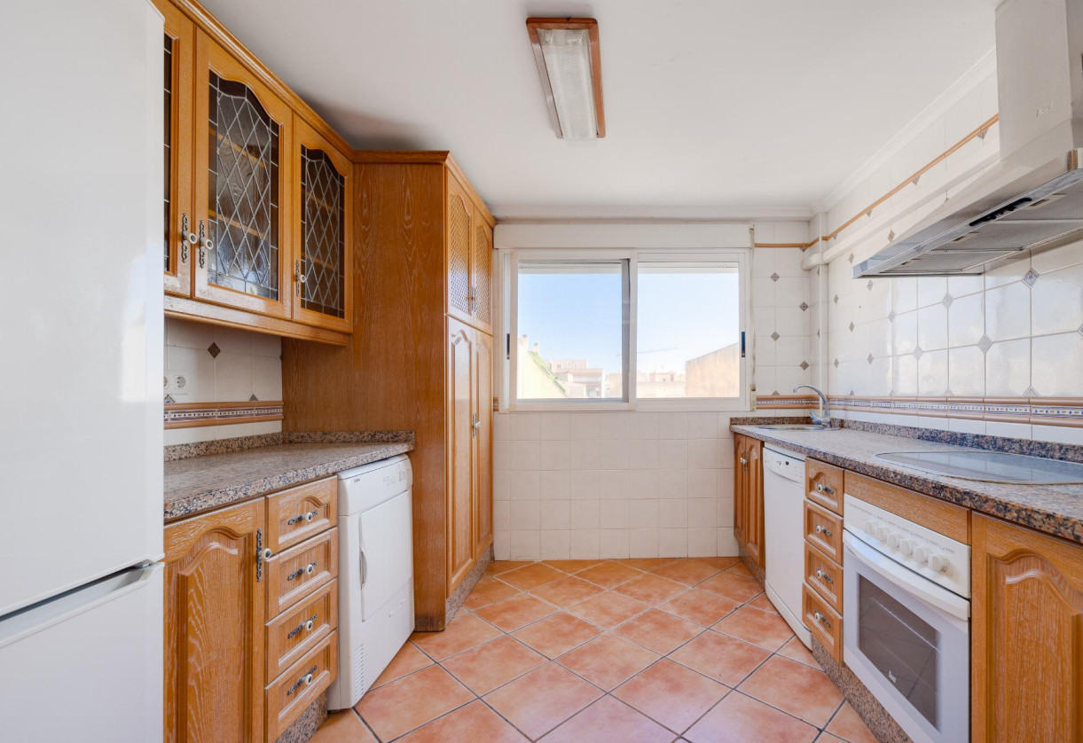 Resale · APARTAMENTO · Torrevieja · Centro