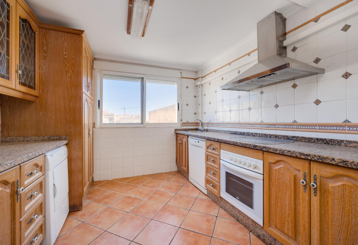 Resale · APARTAMENTO · Torrevieja · Centro