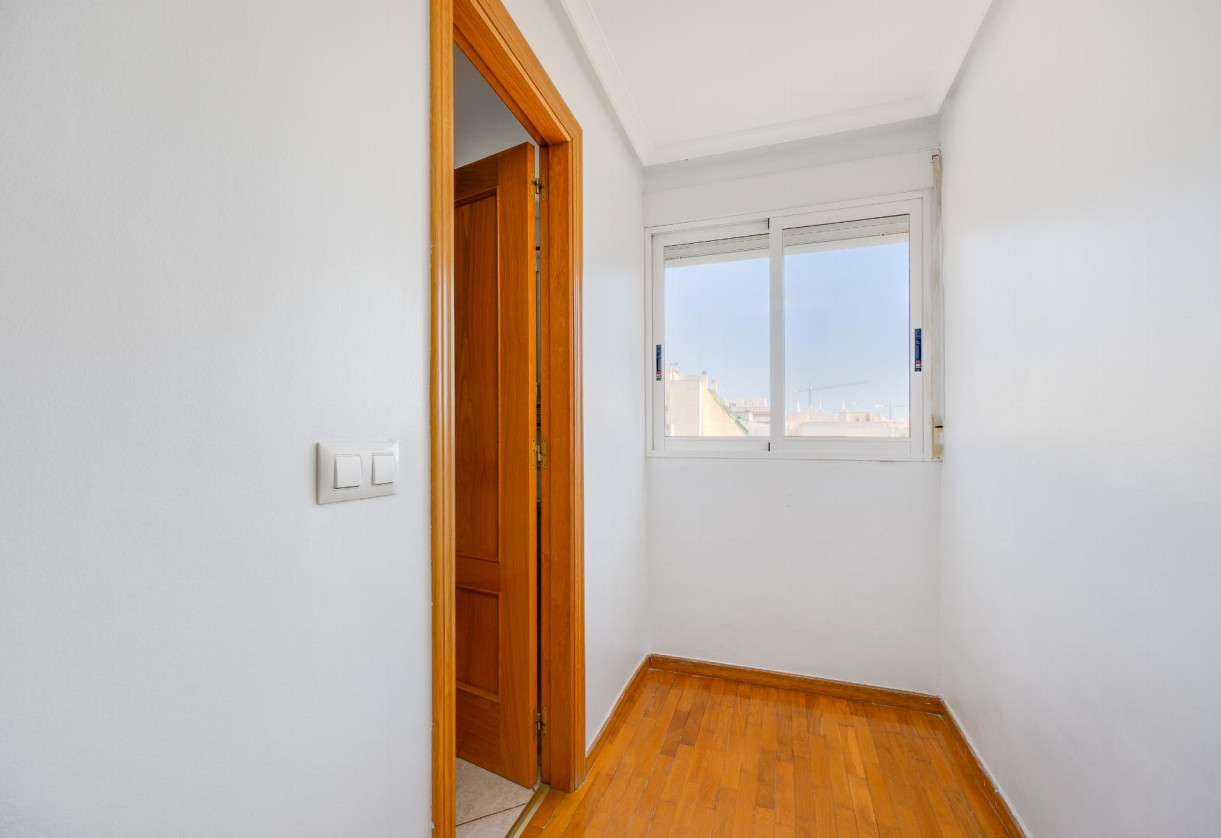 Resale · APARTAMENTO · Torrevieja · Centro