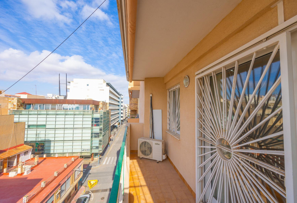 Resale · APARTAMENTO · Torrevieja · Centro