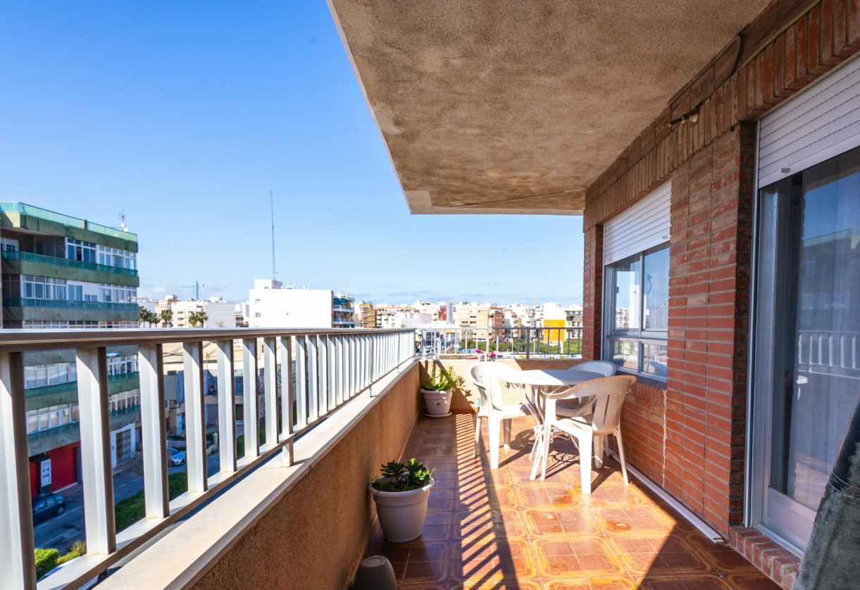 Resale · APARTAMENTO · Torrevieja · Playa del Acequión