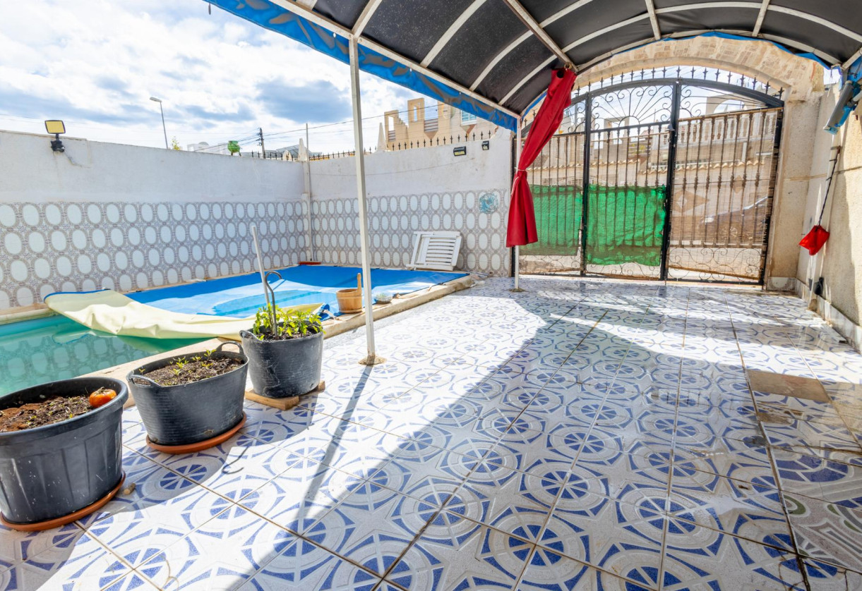 Sale · Chalet · Torrevieja · torreta III