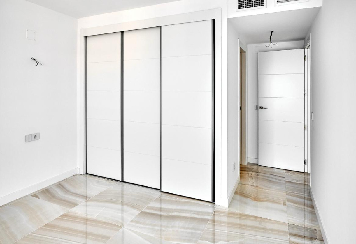 Resale · APARTAMENTO · Torrevieja · Punta Prima
