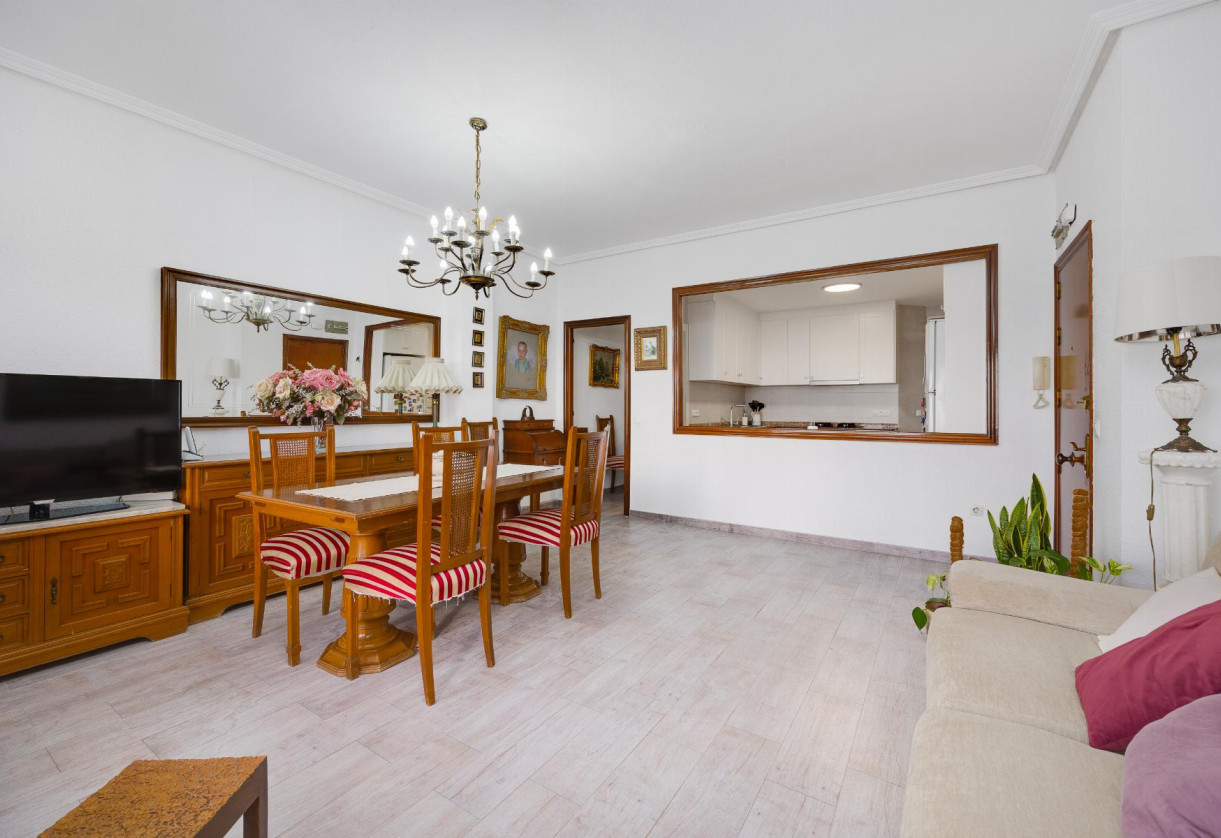 Rynek wtórny · APARTAMENTO · Torrevieja · Piscinas naturales