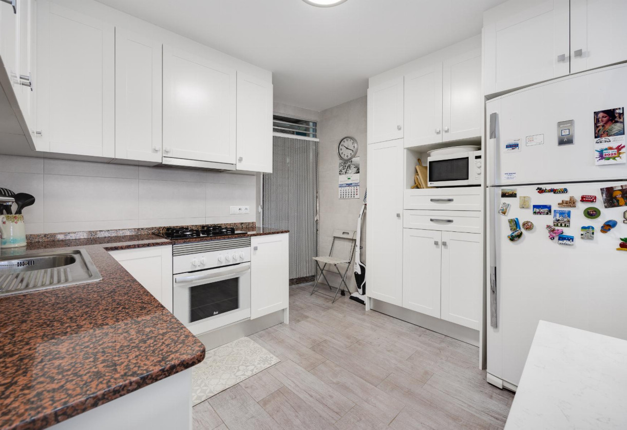Rynek wtórny · APARTAMENTO · Torrevieja · Piscinas naturales