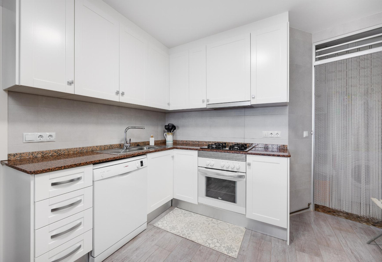 Rynek wtórny · APARTAMENTO · Torrevieja · Piscinas naturales