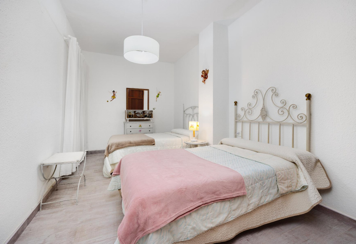 Rynek wtórny · APARTAMENTO · Torrevieja · Piscinas naturales