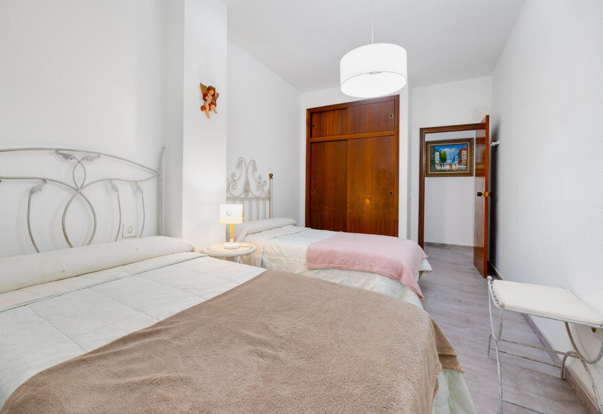 Rynek wtórny · APARTAMENTO · Torrevieja · Piscinas naturales