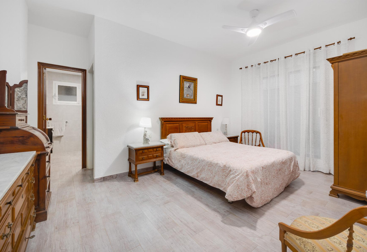 Rynek wtórny · APARTAMENTO · Torrevieja · Piscinas naturales