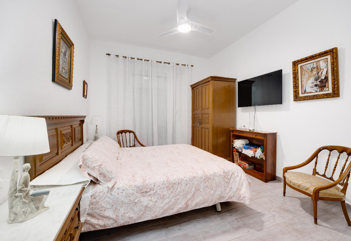 Rynek wtórny · APARTAMENTO · Torrevieja · Piscinas naturales