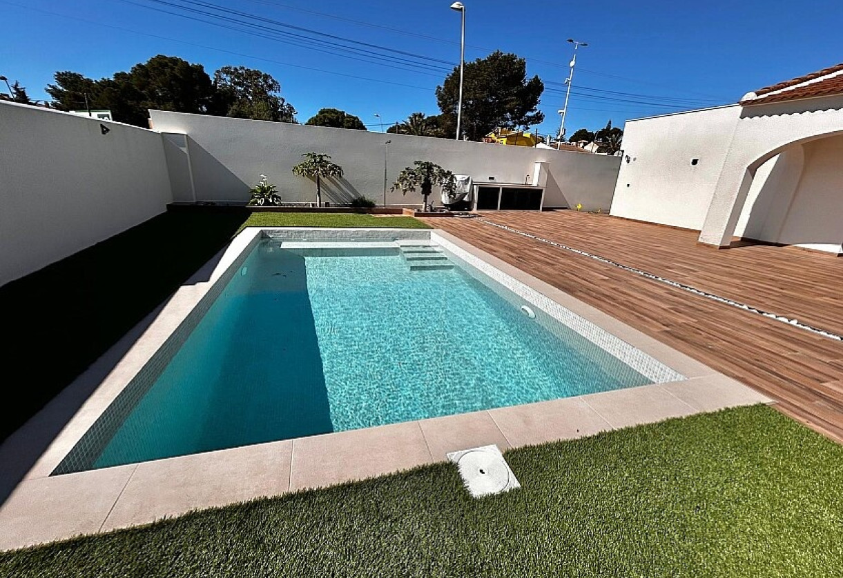 Resale · Luxury villa · Torrevieja · Los balcones
