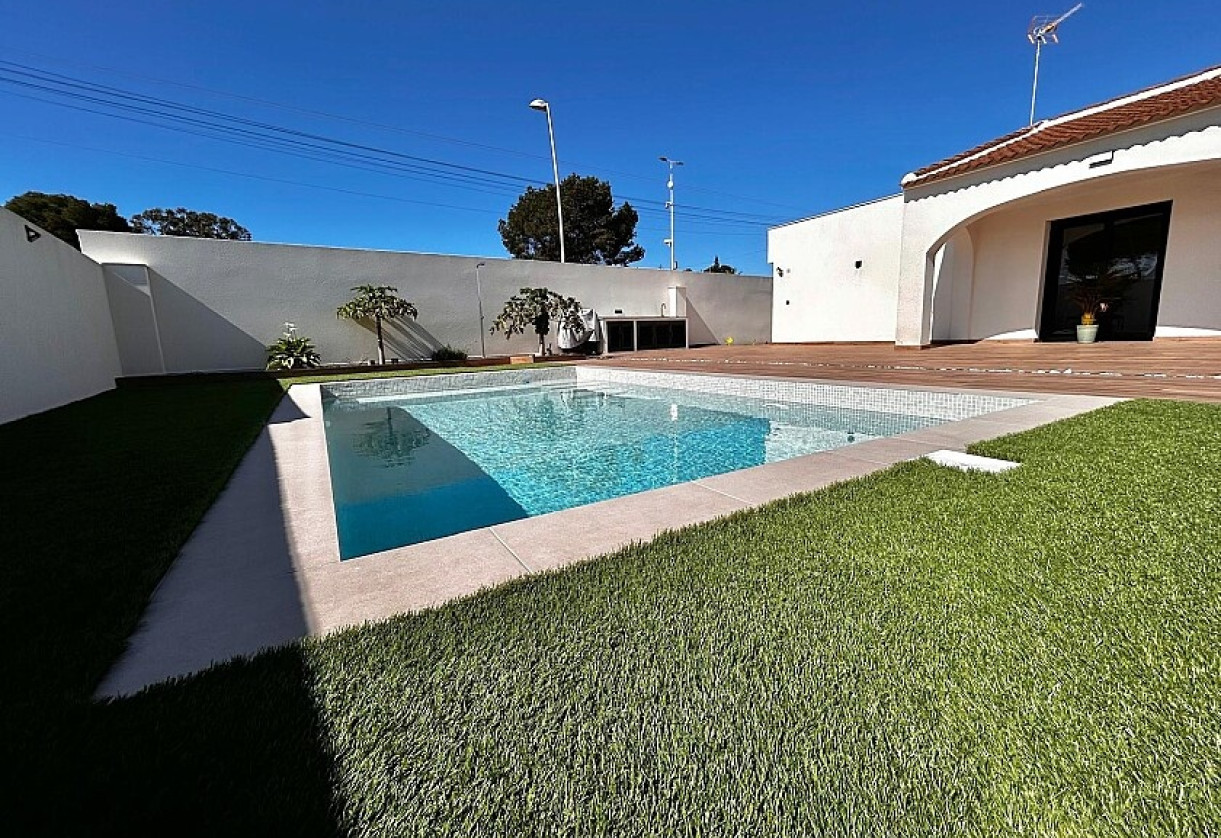 Resale · Luxury villa · Torrevieja · Los balcones