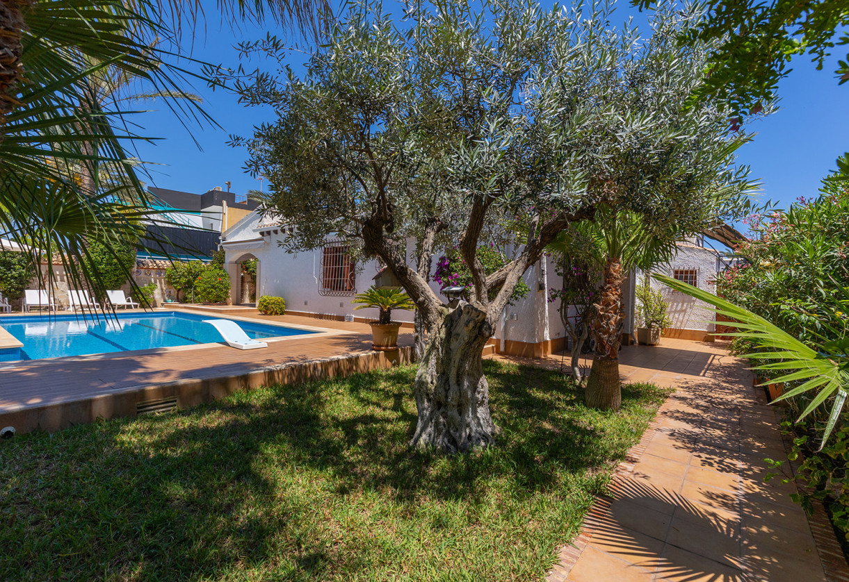 Resale · Villa · Orihuela · Orihuela Costa