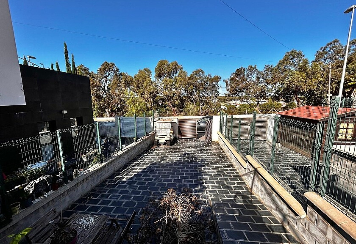 Resale · Semidetached villa · Mil Palmeras