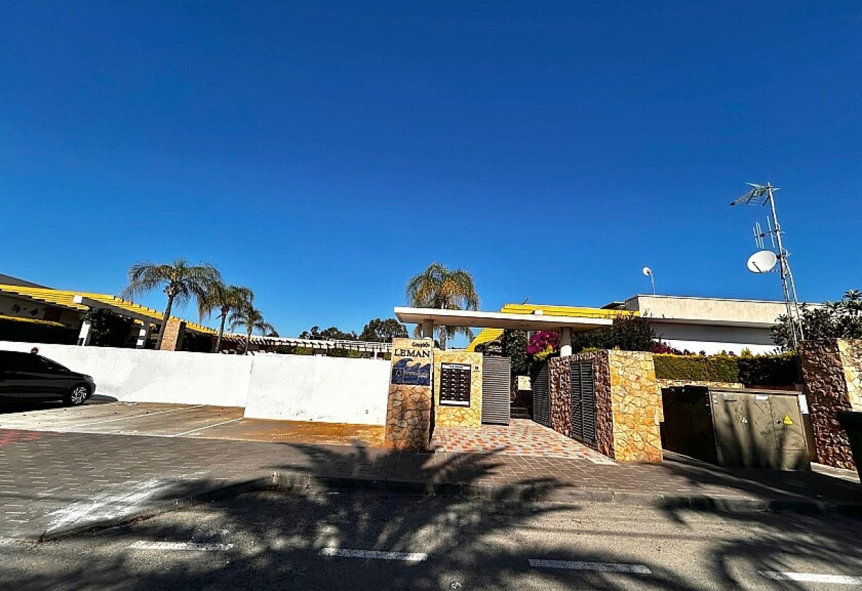 Resale · Semidetached villa · Mil Palmeras