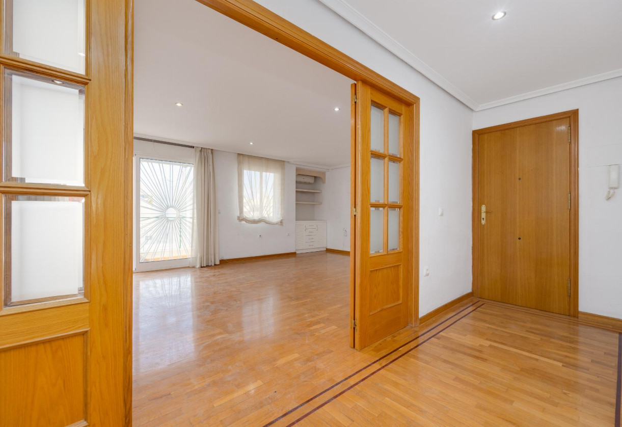 Reventa · APARTAMENTO · Torrevieja · Centro