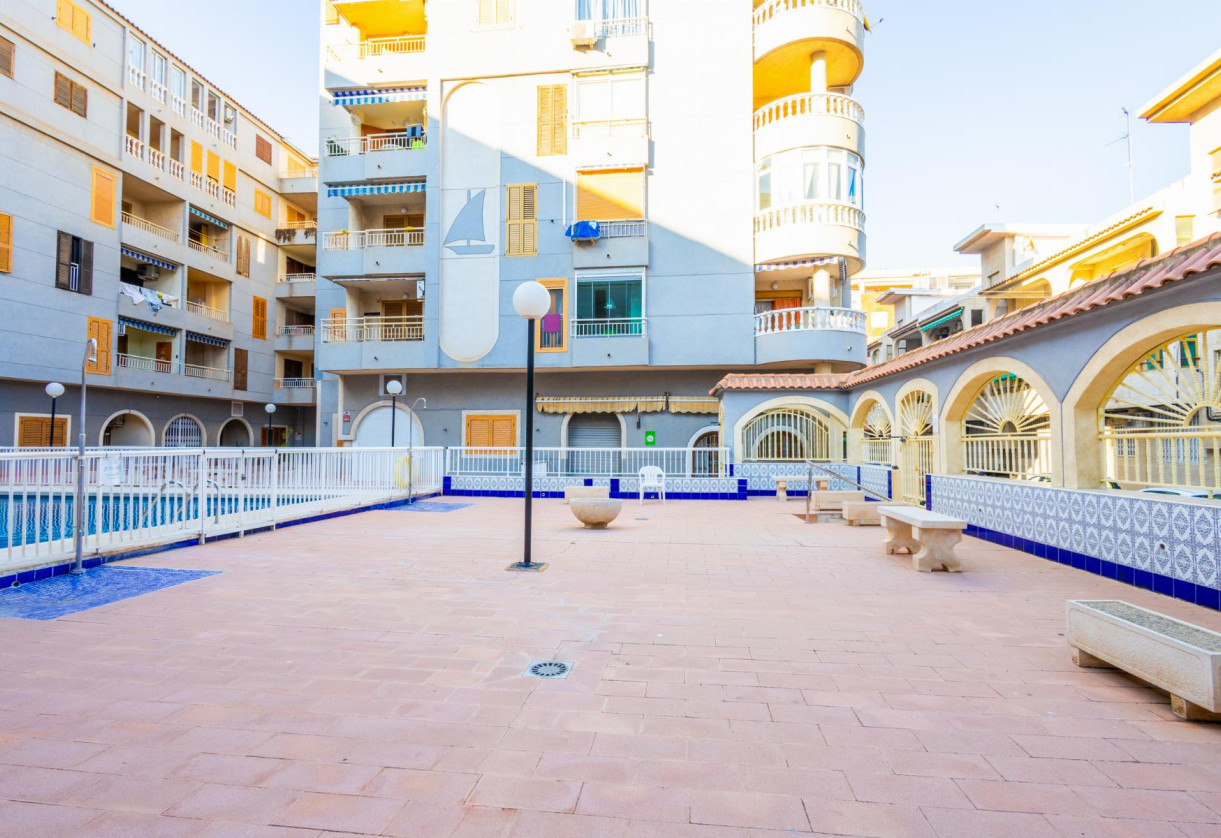 Resale · APARTAMENTO · Torrevieja · Playa del Acequión