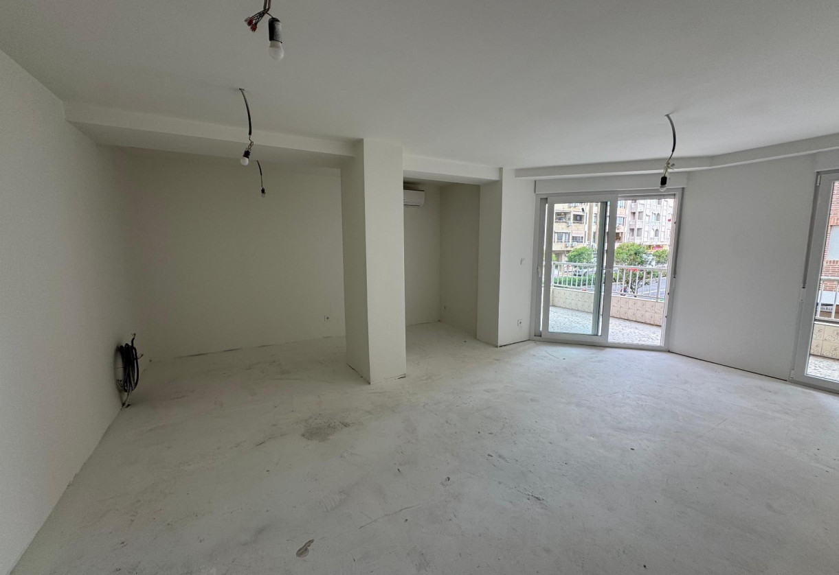 Resale · APARTAMENTO · Torrevieja · Playa del Acequión