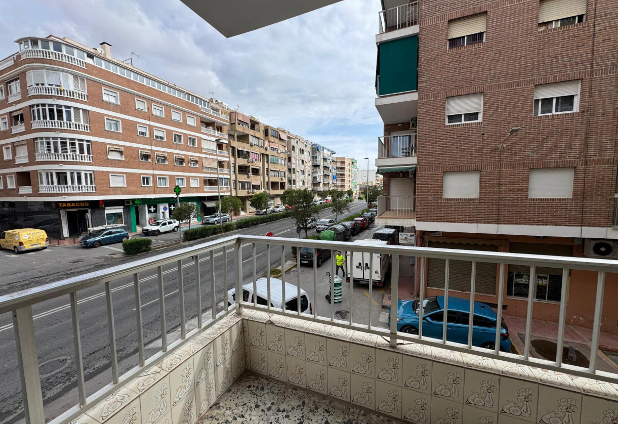 Resale · APARTAMENTO · Torrevieja · Playa del Acequión
