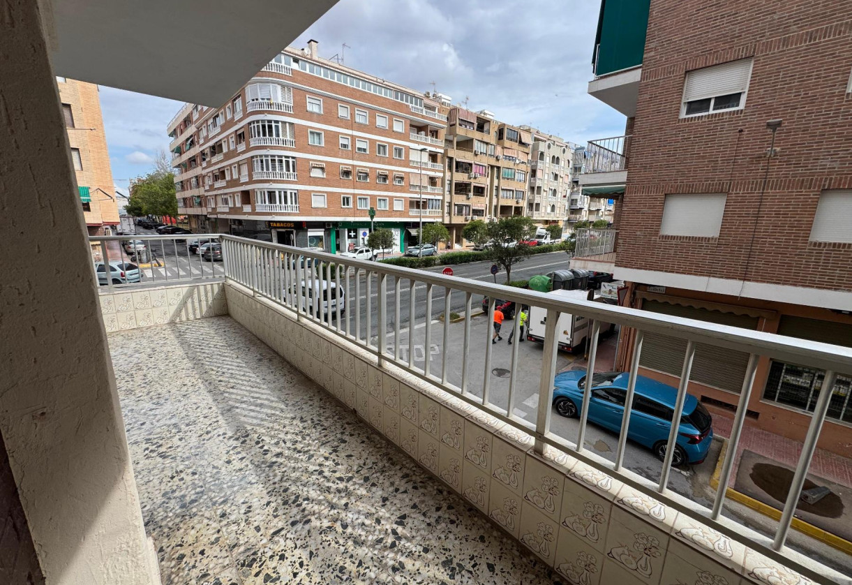Resale · APARTAMENTO · Torrevieja · Playa del Acequión