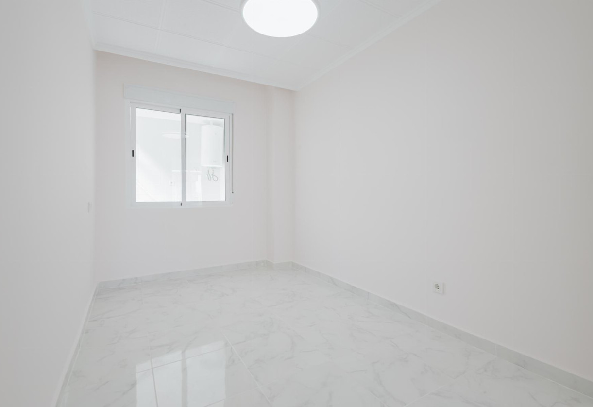 Resale · APARTAMENTO · Torrevieja · Playa de La Acequion