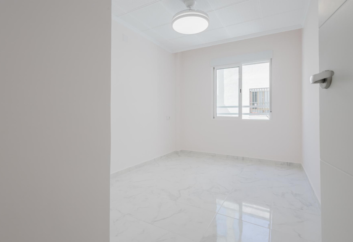 Resale · APARTAMENTO · Torrevieja · Playa de La Acequion